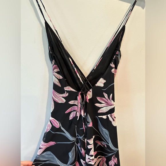 ASTR Surplice Maxi Dress in Black Lily Floral sz M Like New Condition - Picture 4 of 9